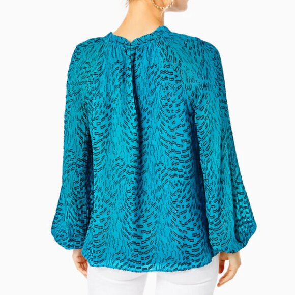 Lilly Pulitzer Caline Metallic Silk Top Teal Bay Silk Swirl Clip - Picture 4 of 4